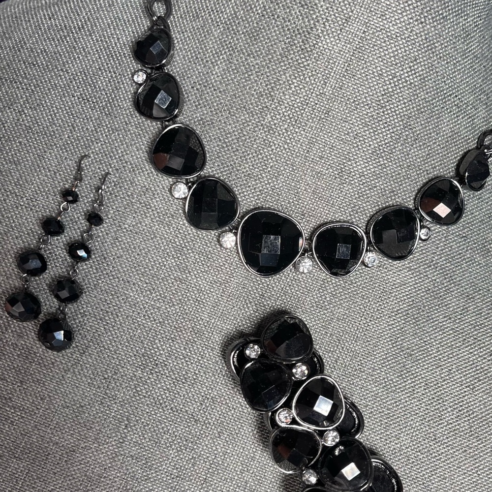 Elegant Black Jewelry Set